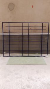 Steel railing installation with horizontal bars
